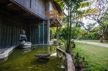 Otel Endonezya Buddha ile gölet