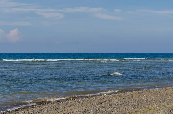 Piaszczysta plaża nad morzem — Zdjęcie stockowe