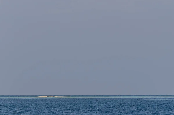 Liten reef med sand — Stockfoto