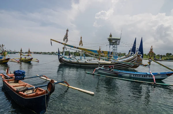 Barcos de colores en indonesia — Foto de Stock