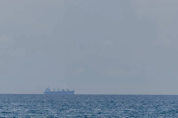 Merchant ship on the horizon — Stock Photo, Image