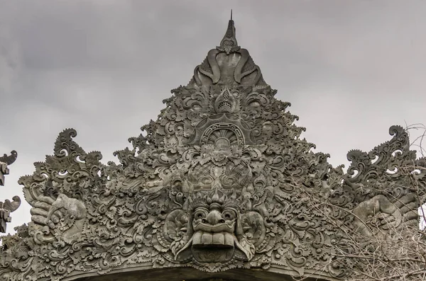 Zdobené střecha chrámu — Stock fotografie