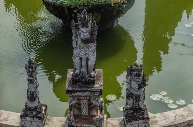 rakamlar bir çeşme bir tapınak