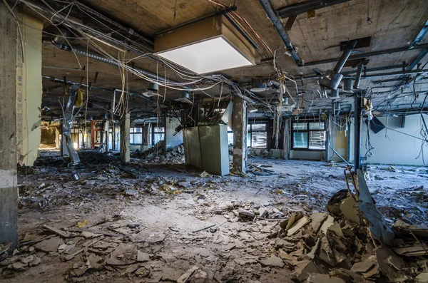 Vloer in verlaten ziekenhuis — Stockfoto