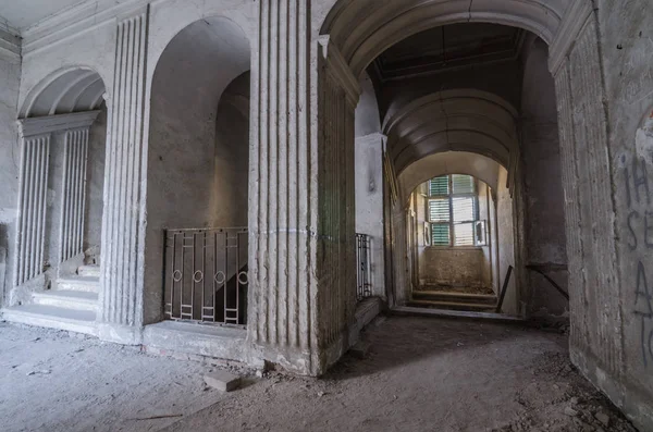 Belles chambres dans le vieux château — Photo