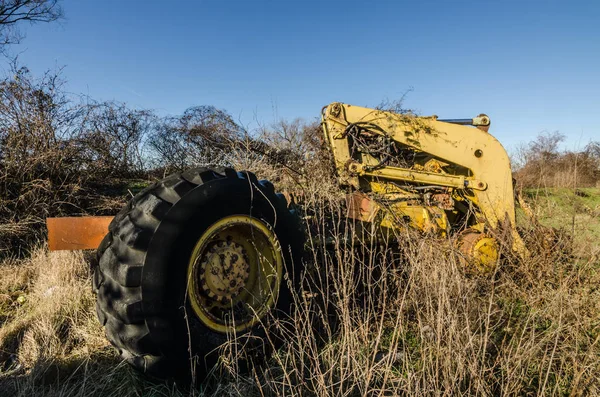 Old excavator in nature — Stock Photo, Image