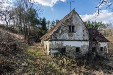 abandoned farmhouse
