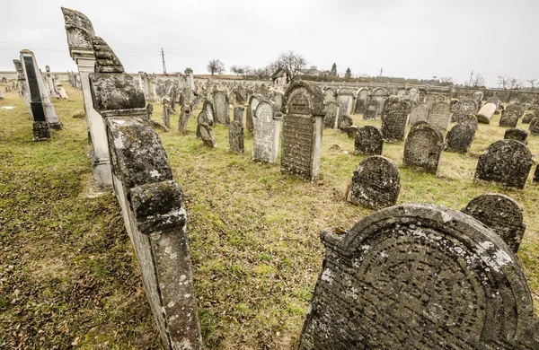 Muitas lápides no cemitério judaico — Fotografia de Stock