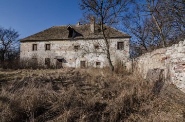 Terk edilmiş eski değirmen