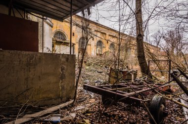 Eski papierfabrik binasında cesaret