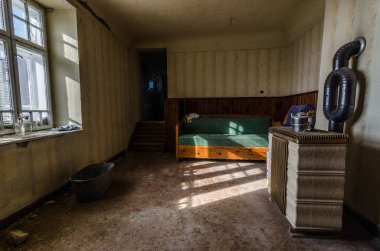 fırın ve pencere ile yatak