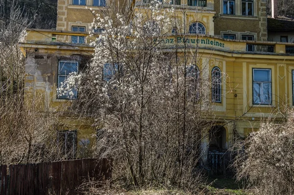 Hotel w starej kamienicy — Zdjęcie stockowe