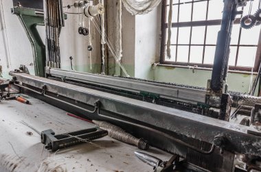 Aracı makinede iplik