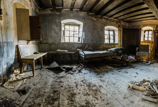 Sala de estar en granja abandonada panorama — Foto de Stock