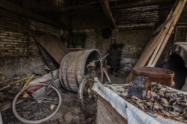 Bisiklet ve Şarap fıçıları