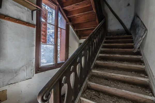 harap bir evde ahşap merdiven