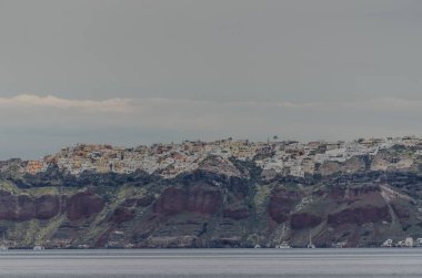 Santorini'de büyük renkli şehir