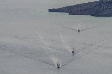 Tekneler ve deniz dalgaları