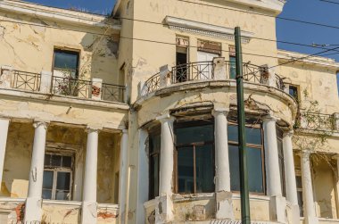 Atina 'da harap Villa