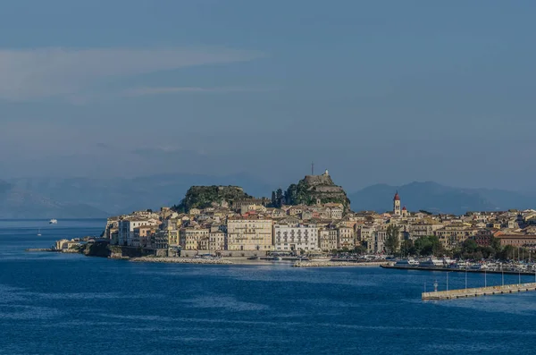 Corfu-stad aan zee — Stockfoto