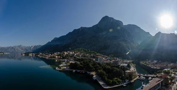 Kotor stad met haven panorama — Stockfoto