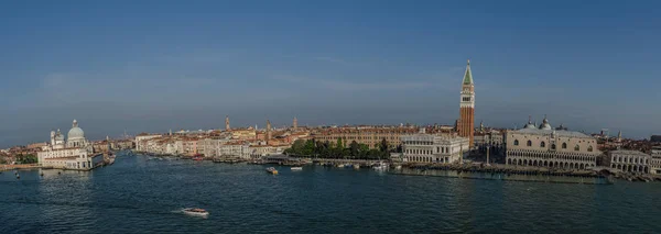 Markusplatsen i Venedig panorama — Stockfoto