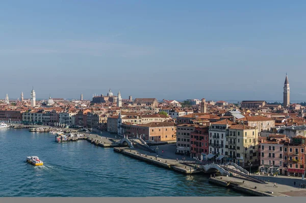 Broar i Venedigs hamn — Stockfoto