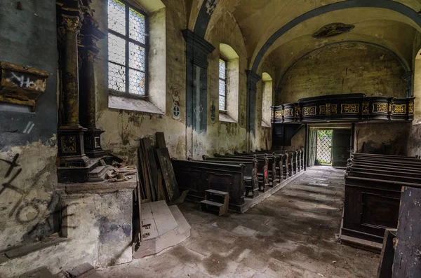 eski kilise görünüm giriş