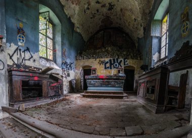 eski bir kiche panorama görünümünde sunak