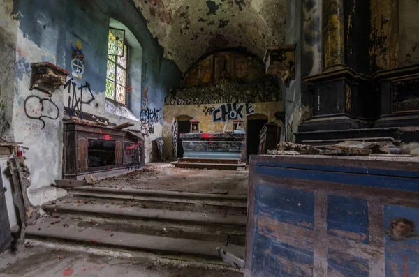 Altare in chiesa abbandonata — Foto Stock