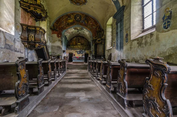 Vista de iglesia abandonada — Foto de Stock
