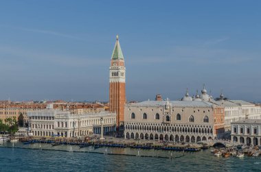 San Marco Meydanı ile Venedik'te gondol