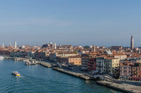 Broar i Venedigs hamn — Stockfoto