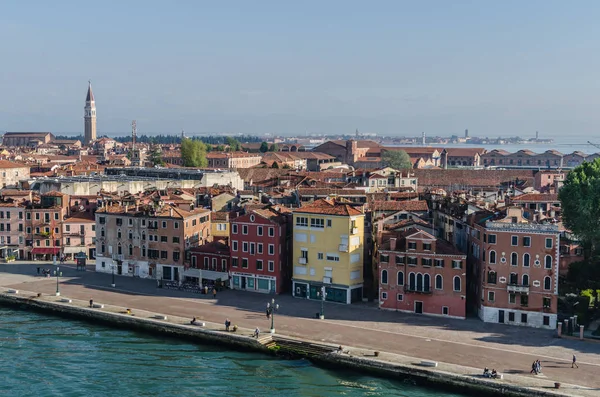 Gatan på havet i Venedig — Stockfoto