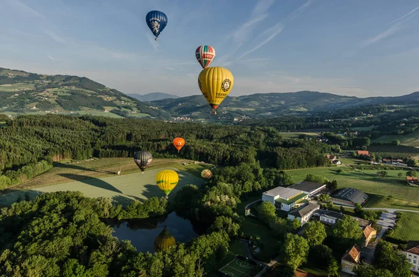 Horkovzdušné balóny vzestup — Stock fotografie
