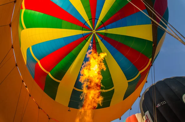 Ogień z balonem — Zdjęcie stockowe