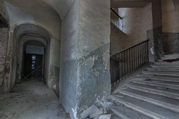 Chambre forte sombre dans un château — Photo