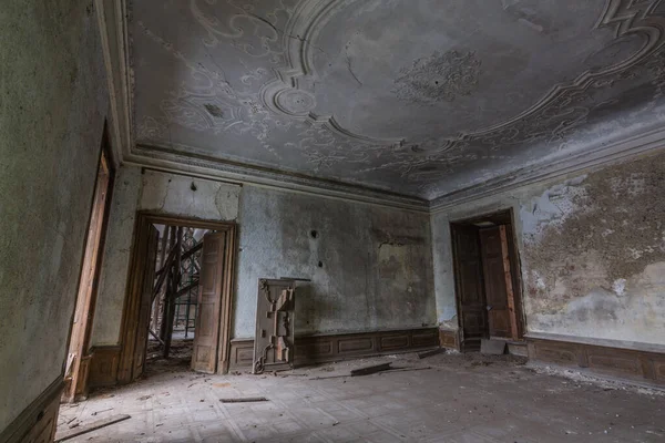 Decorated ceiling in an castle — ストック写真