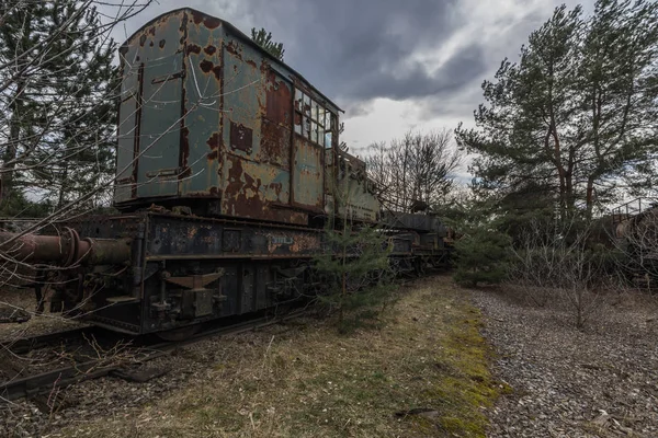 Starý vlak v krajině přírody — Stock fotografie