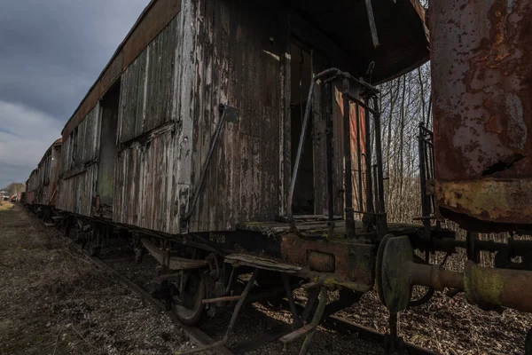 Train en bois abandonné — Photo