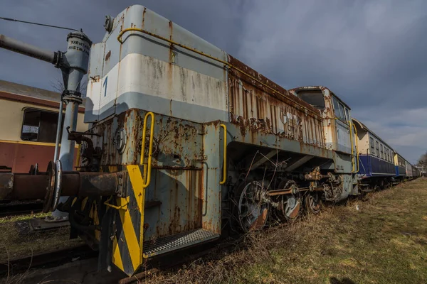 Großer schwerer Triebwagen aus einem Zug — Stockfoto