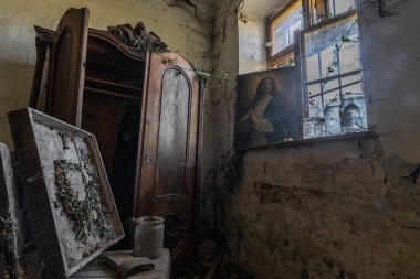 İçinde resim olan bir kutu.