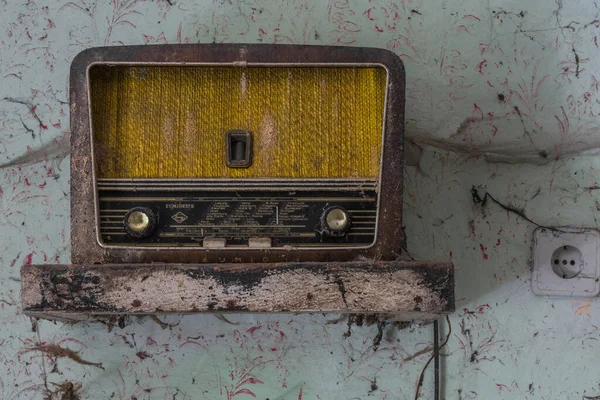 台所の古いラジオ — ストック写真