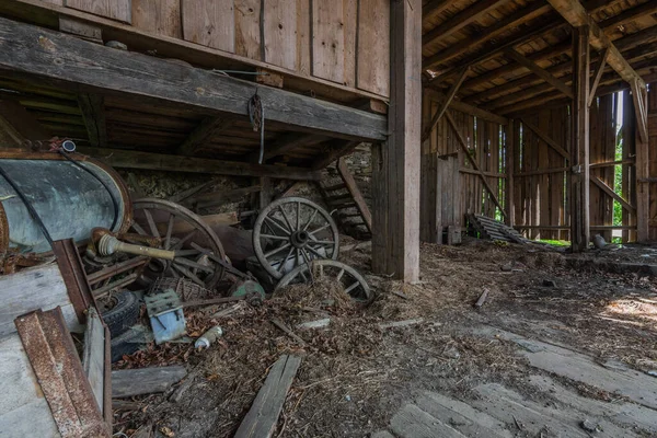 Wooden wagon wheels on a old farm — Stok fotoğraf