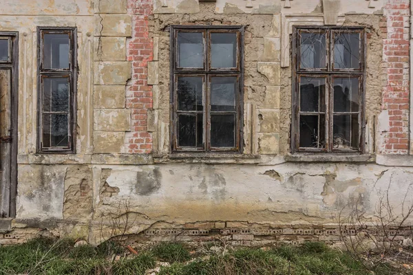 Фасад Розбитою Штукатуркою Будинку — стокове фото