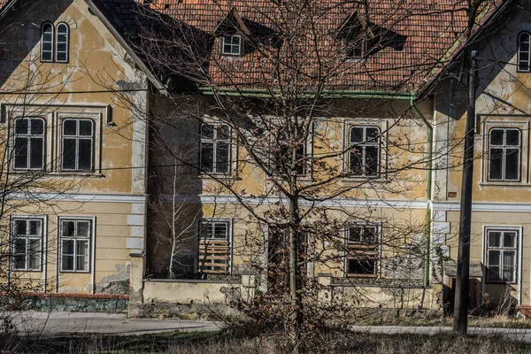 Beautiful Abandoned Hotel Mountains View Detail — Stock Photo, Image