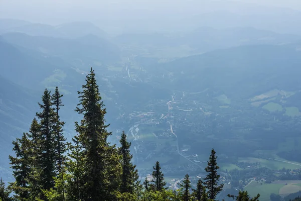 Vista Del Paisaje Con Árboles Montaña Durante Senderismo —  Fotos de Stock