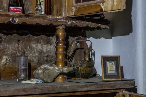 Nice Wooden Objects Old Abandoned Inn — Stock Photo, Image