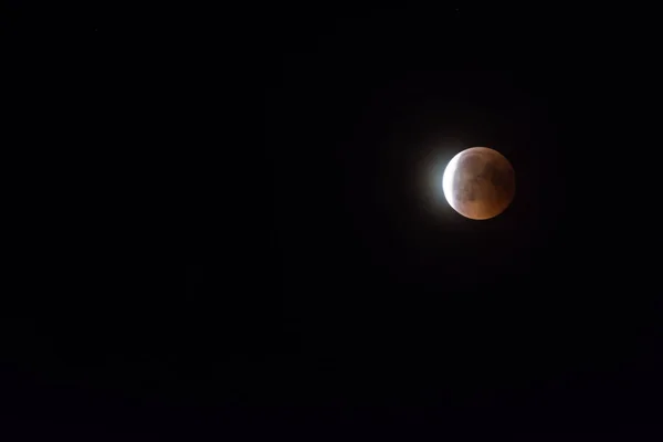 Foice Brilhante Eclipse Lunar Céu Escuro Noite — Fotografia de Stock