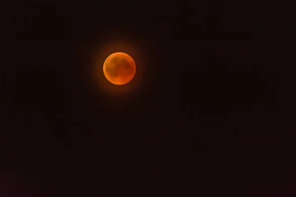 Éclipse Lunaire Complète Avec Lune Orange Dans Ciel Sombre — Photo